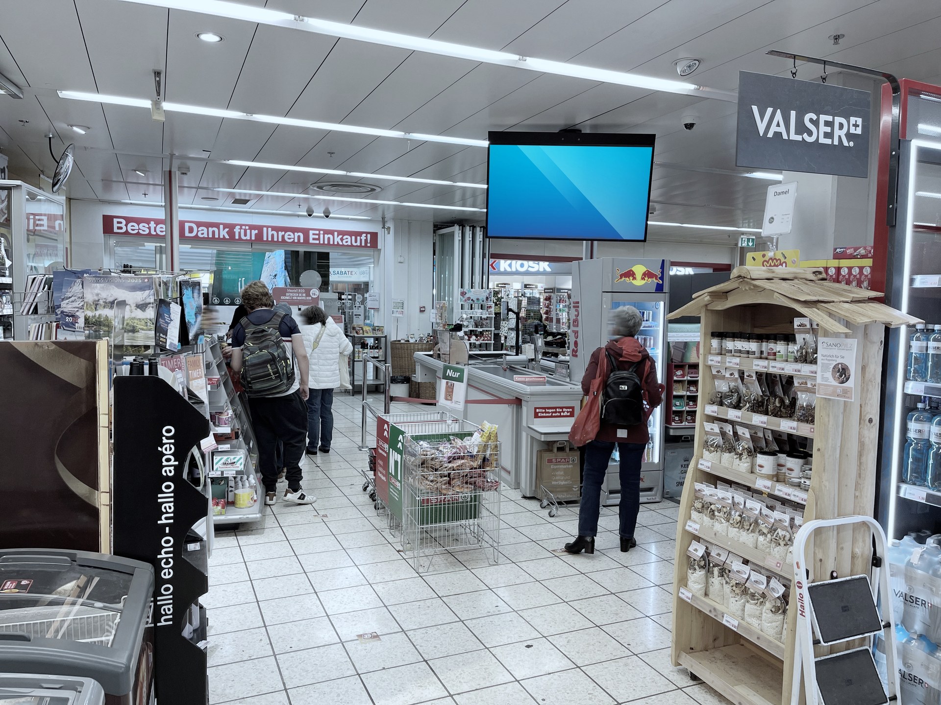 SPAR / TopCC / AVIA — DOOH-Werbescreen